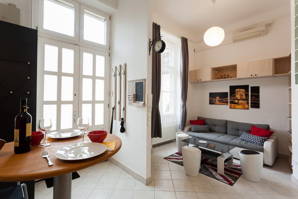 Feel At Home Apartment บูดาเปสต์ ภายนอก รูปภาพ